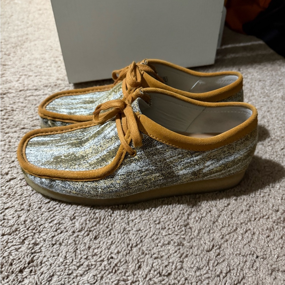 Clarks wallabees Multicolor Sneakers with Mustard Accents - Picture 3 of 4